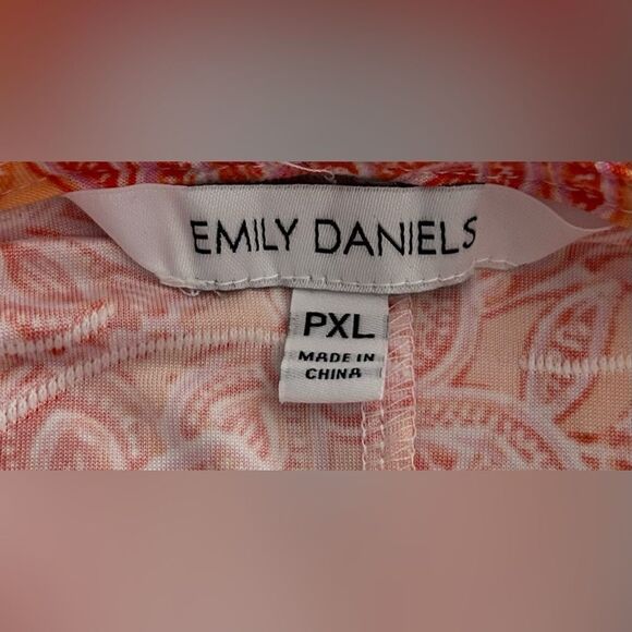 NWOT … EMILY DANIELS “Size: PXL” Top / Blouse - Picture 3 of 3
